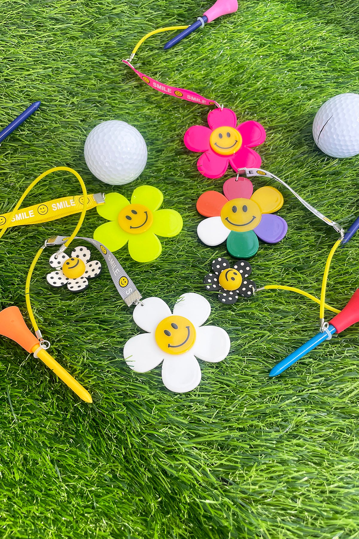 http://www.minimomo.co/cdn/shop/products/Golf-Tees-Hanger-Accessories-Mini-Momo-Golf-Tees-Hanger-Accessories-Fun-Novelty-Golf-Gifts-for-Golfer-Flower-Smile-Cute-Charm-MJT1054-6.jpg?v=1681528574